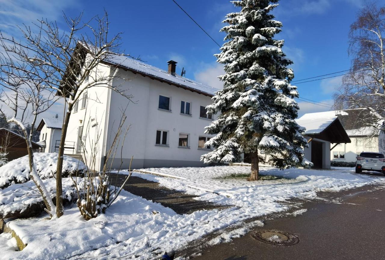 Haus Waldeck Apartment อูลิงเกน-เบียร์เคนดอร์ฟ ภายนอก รูปภาพ